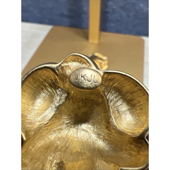 Kenneth Jay Lane Goldstone Satin Finish Abstract Clip On Earrings - Picture 4 of 6